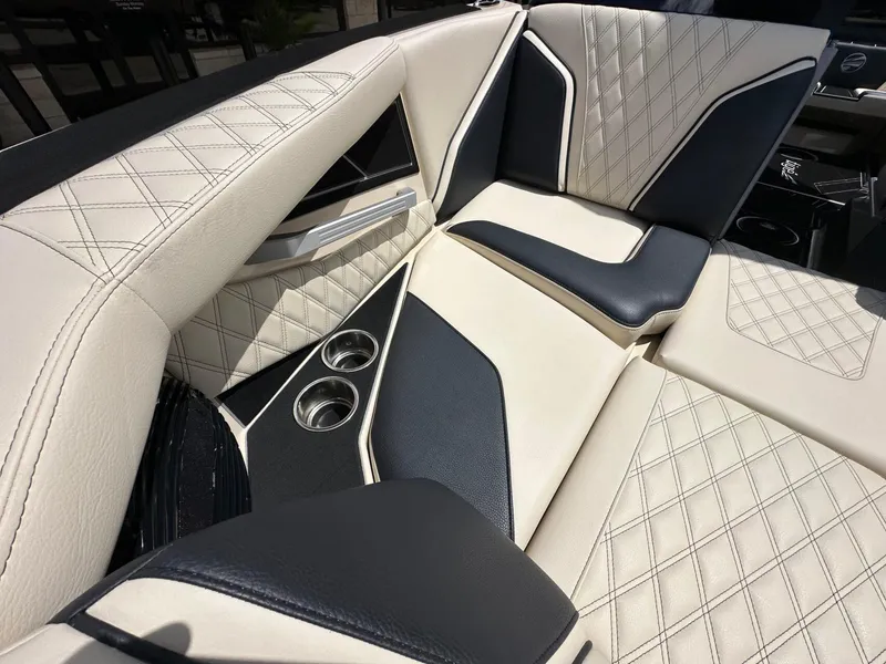 Slide: The Image of Tigé 22RZX 2025 - 22