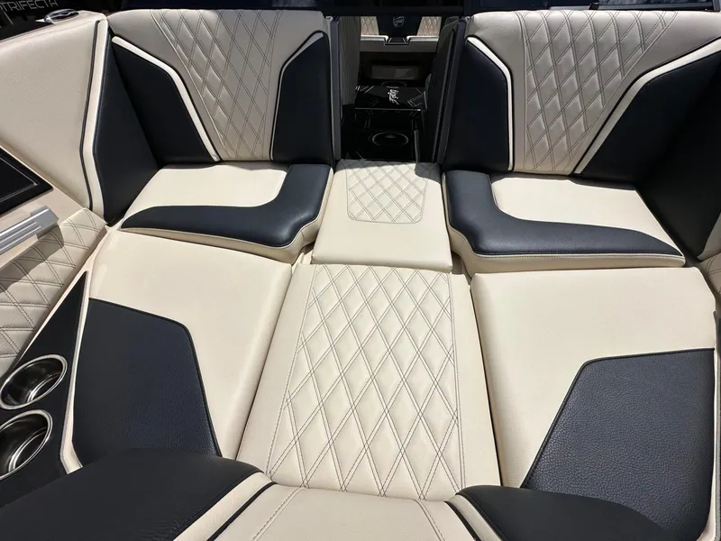 Slide: The Image of Tigé 22RZX 2025 - 23