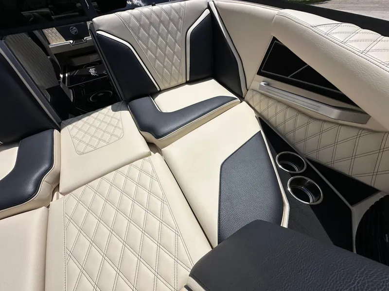 Slide: The Image of Tigé 22RZX 2025 - 24