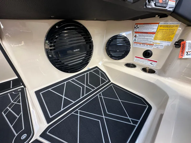 Slide: The Image of Tigé 22RZX 2025 - 25