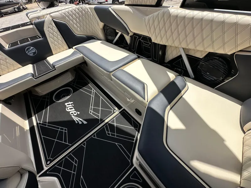 Slide: The Image of Tigé 22RZX 2025 - 28