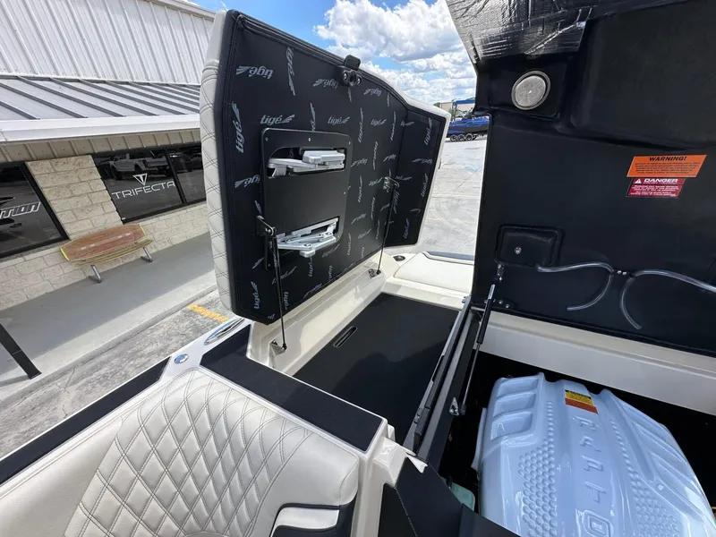 Slide: The Image of Tigé 22RZX 2025 - 33