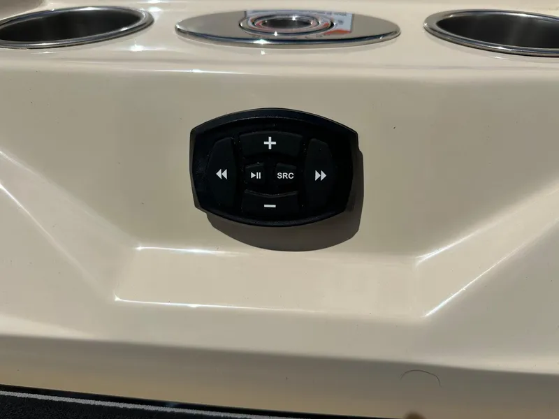 Slide: The Image of Tigé 22RZX 2025 - 37