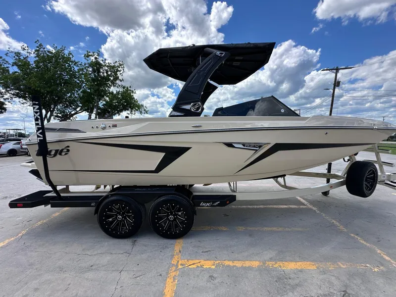 Slide: The Image of Tigé 22RZX 2025 - 5