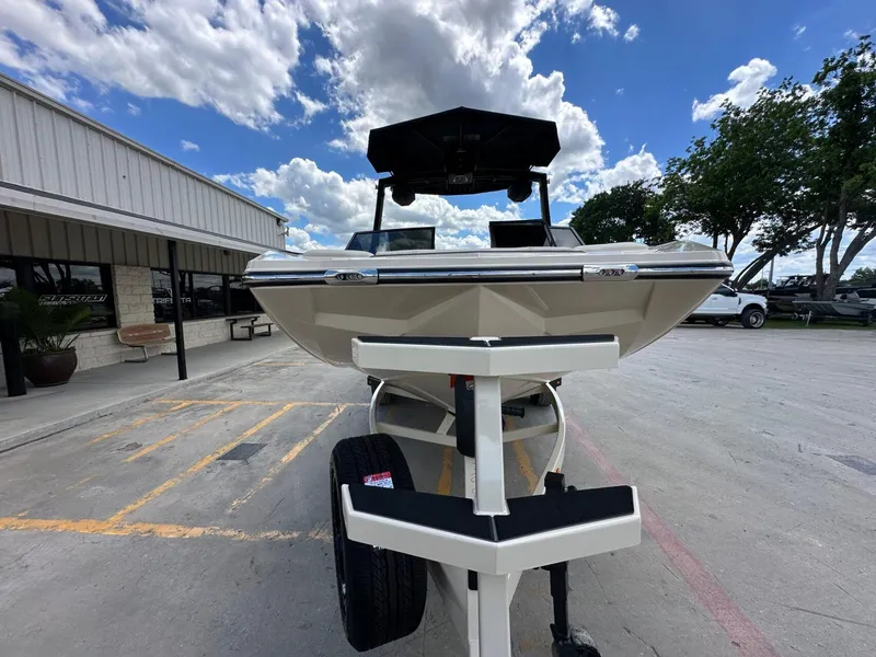 Slide: The Image of Tigé 22RZX 2025 - 7