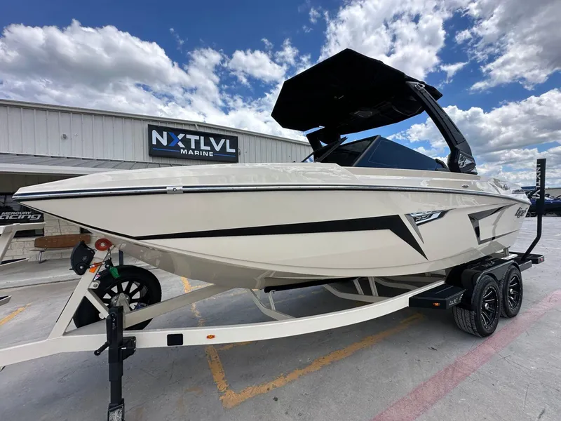 Slide: The Image of Tigé 22RZX 2025 - 8