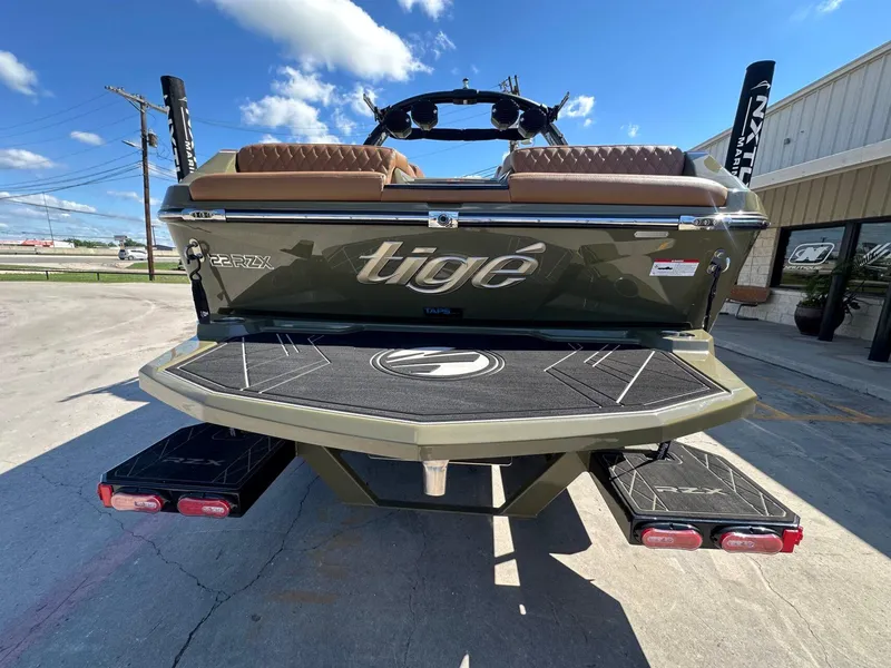 Slide: The Image of Tigé 22RZX 2025 - 11