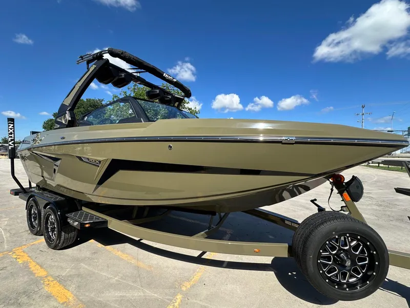 Slide: The Image of Tigé 22RZX 2025 - 14