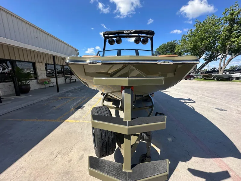 Slide: The Image of Tigé 22RZX 2025 - 15