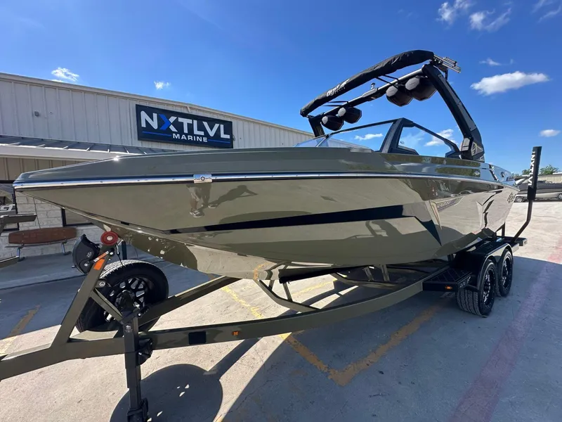 Slide: The Image of Tigé 22RZX 2025 - 16