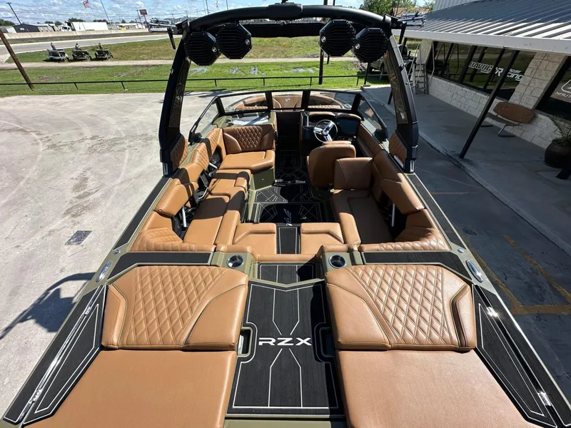 Slide: The Image of Tigé 22RZX 2025 - 18