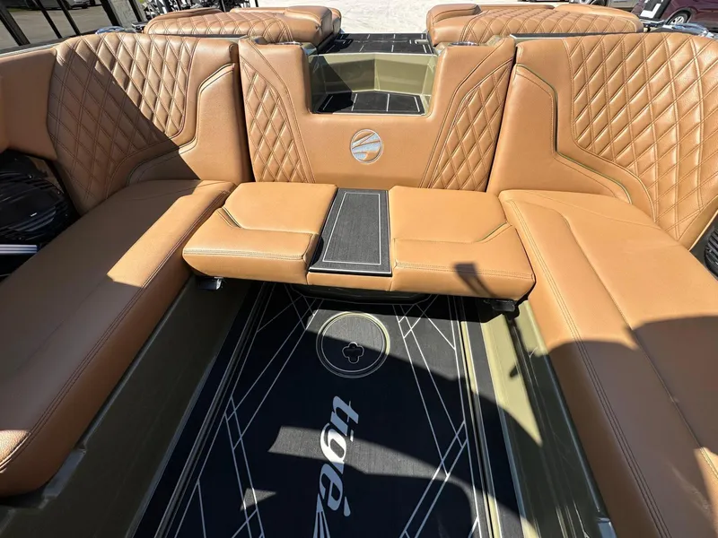 Slide: The Image of Tigé 22RZX 2025 - 20