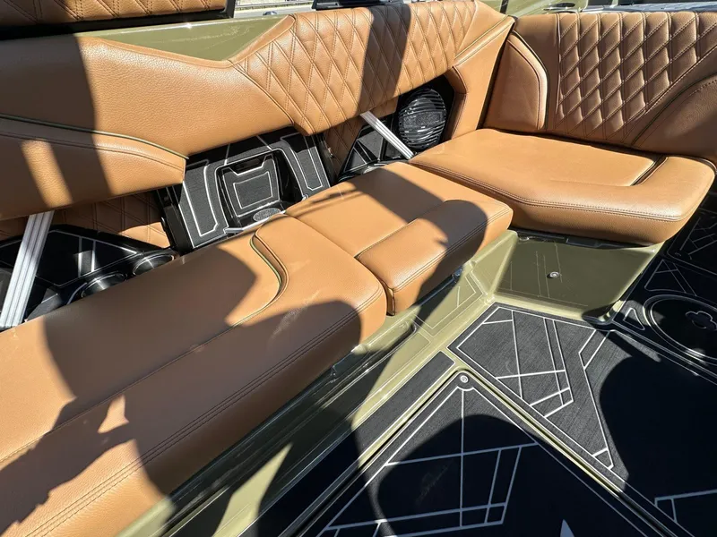 Slide: The Image of Tigé 22RZX 2025 - 22