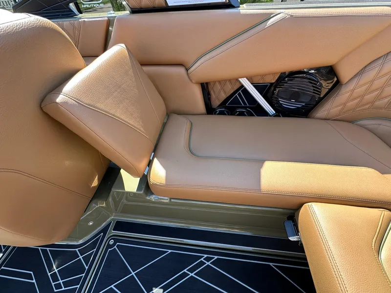 Slide: The Image of Tigé 22RZX 2025 - 25