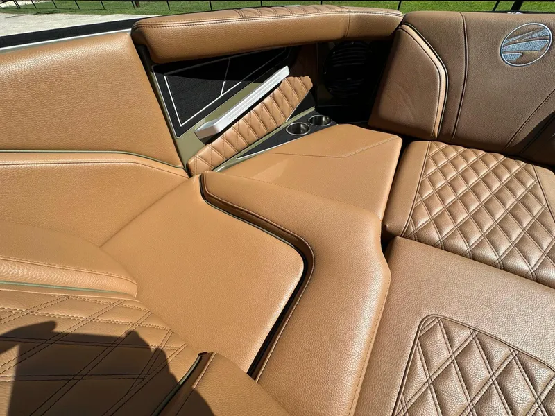 Slide: The Image of Tigé 22RZX 2025 - 26