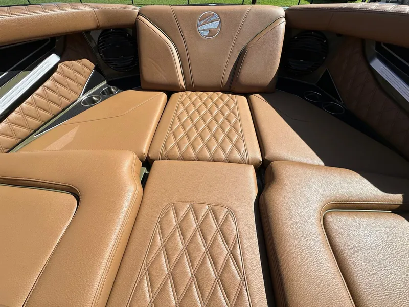 Slide: The Image of Tigé 22RZX 2025 - 27