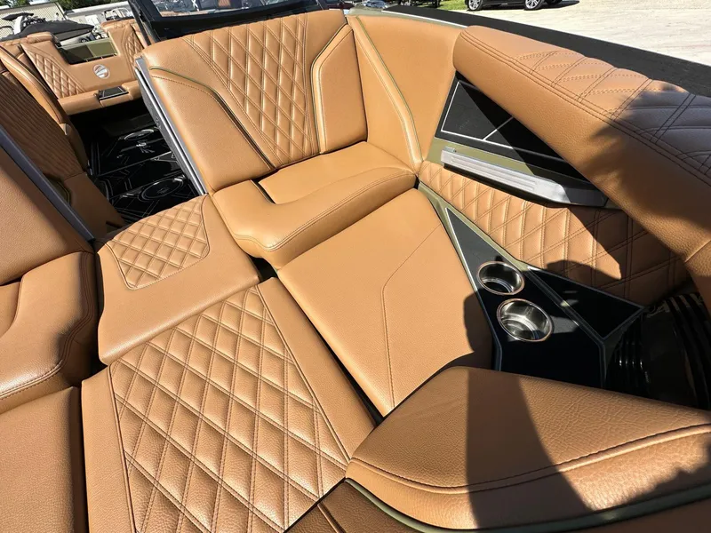 Slide: The Image of Tigé 22RZX 2025 - 32