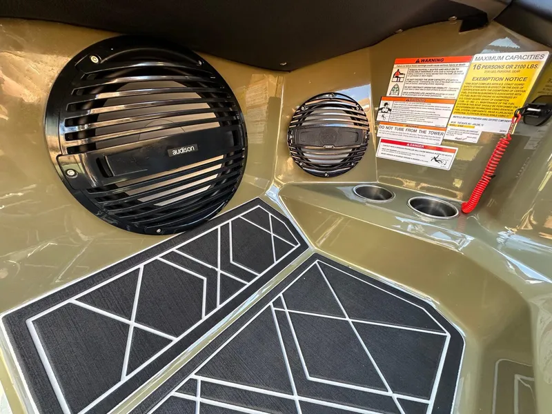 Slide: The Image of Tigé 22RZX 2025 - 33