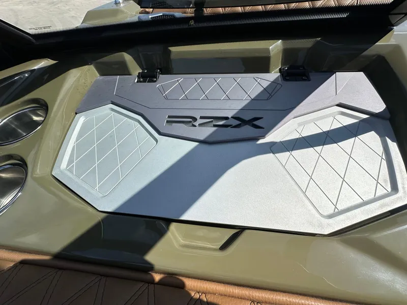 Slide: The Image of Tigé 22RZX 2025 - 35