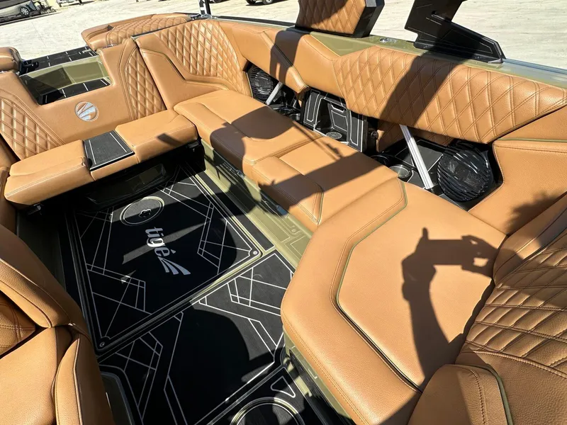 Slide: The Image of Tigé 22RZX 2025 - 45