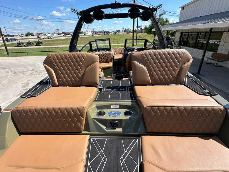 Slide: The Image of Tigé 22RZX 2025 - 49