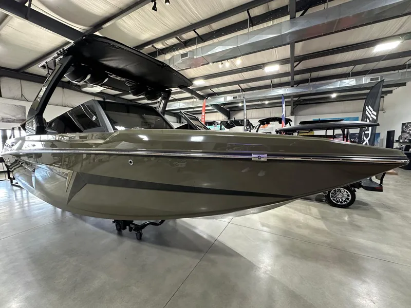 Slide: The Image of Tigé 22RZX 2025 - 6