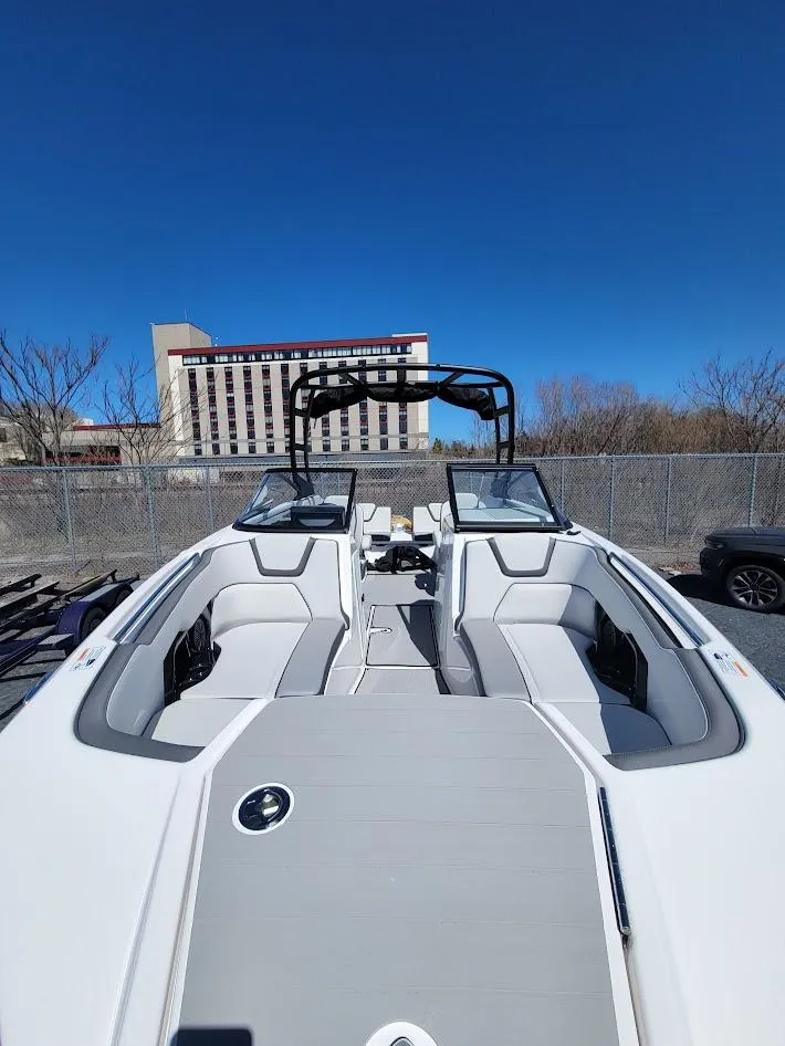 Slide: The Image of 2023 Yamaha Boats AR250 with sleek design, spacious seating, and modern features. - 4