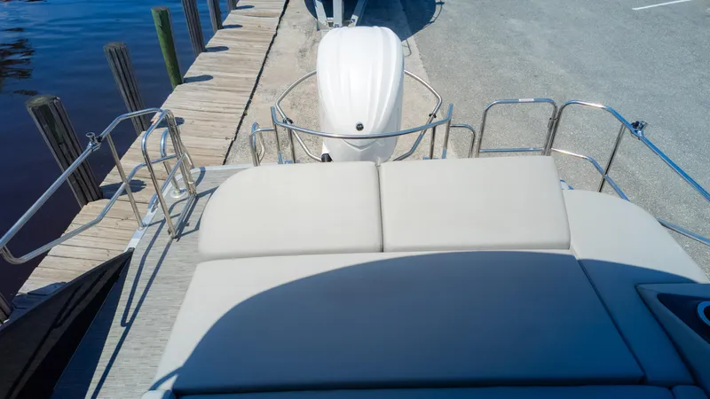 Slide: The Image of 2022 Bennington 24 LXSBA boat with spacious deck and comfortable seating at dock. - 15