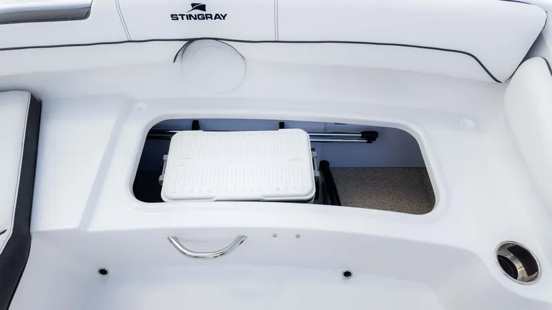 Slide: The Image of Stingray 182 SC 2025 - 10