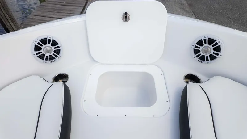 Slide: The Image of Stingray 182 SC 2025 - 15