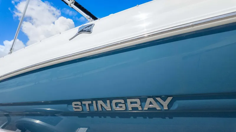 Slide: The Image of Stingray 182 SC 2025 - 3