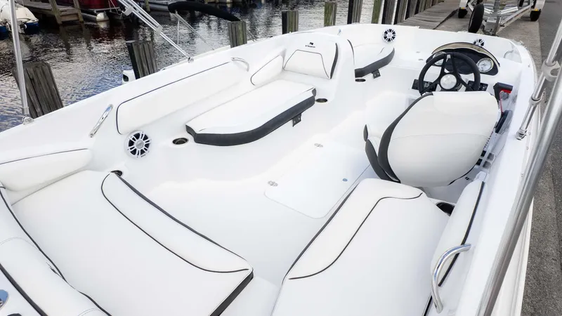 Slide: The Image of Stingray 182 SC 2025 - 6