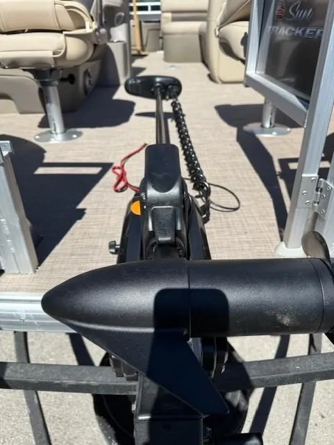 Slide: The Image of 2025 Sun Tracker Fishin' Barge 20 DLX interior with trolling motor and seating. - 6