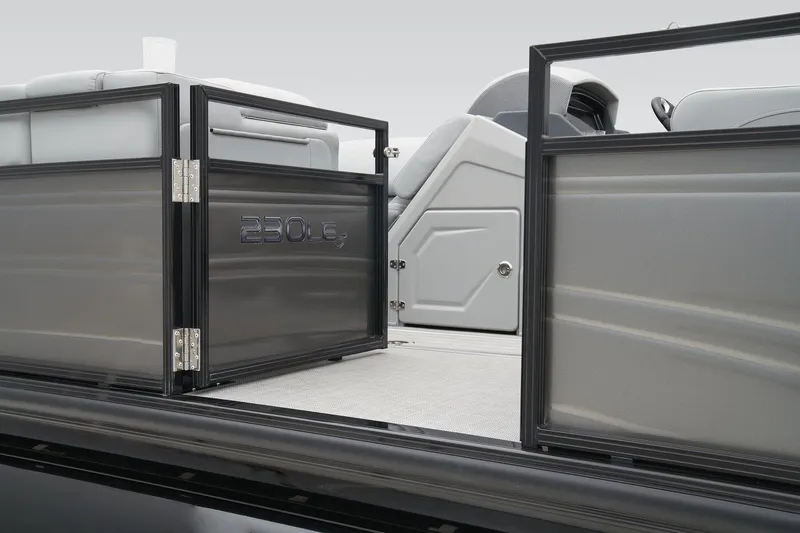 Slide: The Image of Regency 230 LE3 Sport 2024 - 12