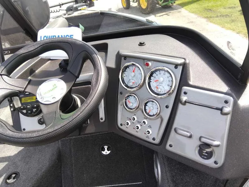 Slide: The Image of 2024 Tracker Pro Guide V-175 WT dashboard with steering wheel and instrument panel. - 7