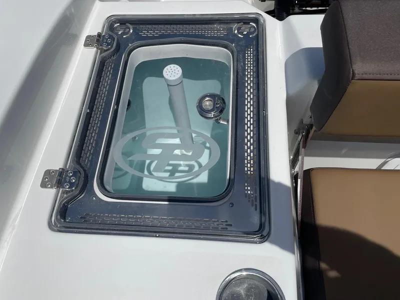 Slide: The Image of Livewell on 2025 Sea Pro 292 Offshore boat, featuring a transparent lid and aerator. - 17