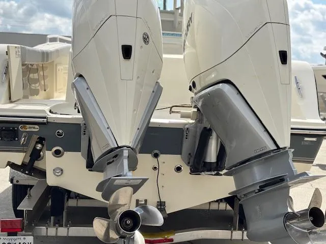 Slide: The Image of Mako 284 Center Console 2019 - 4