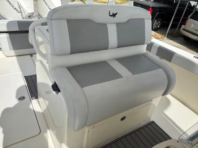 Slide: The Image of Mako 284 Center Console 2019 - 8