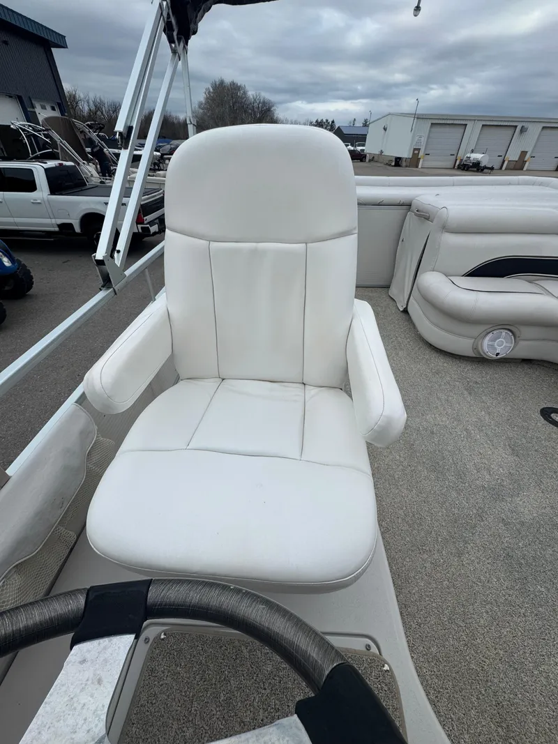 Slide: The Image of White captain's chair on 2007 Premier Grand Majestic 22 boat, with steering wheel visible. - 12