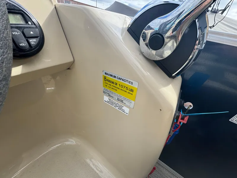 Slide: The Image of Control panel of 2017 Sylvan Mirage 818 Cruiser with capacity label and throttle lever. - 8