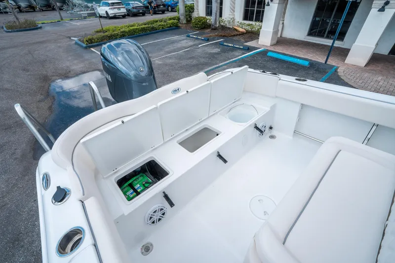 Slide: The Image of Sea Hunt Ultra 234 2025 - 14