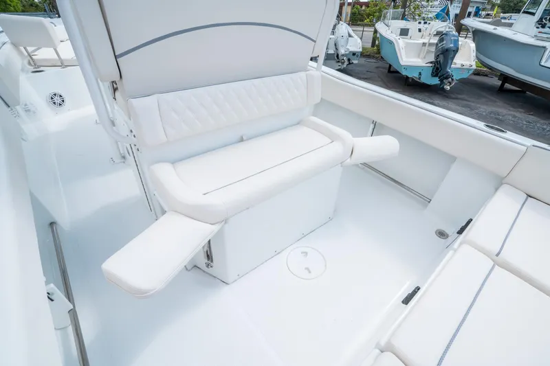 Slide: The Image of Sea Hunt Ultra 234 2025 - 15