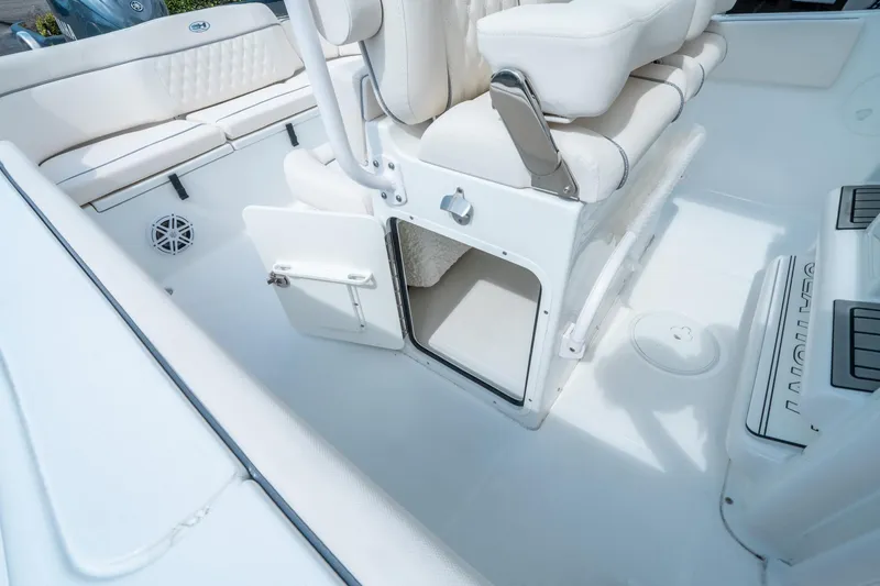 Slide: The Image of Sea Hunt Ultra 234 2025 - 25