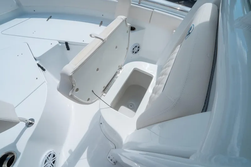 Slide: The Image of Sea Hunt Ultra 234 2025 - 30