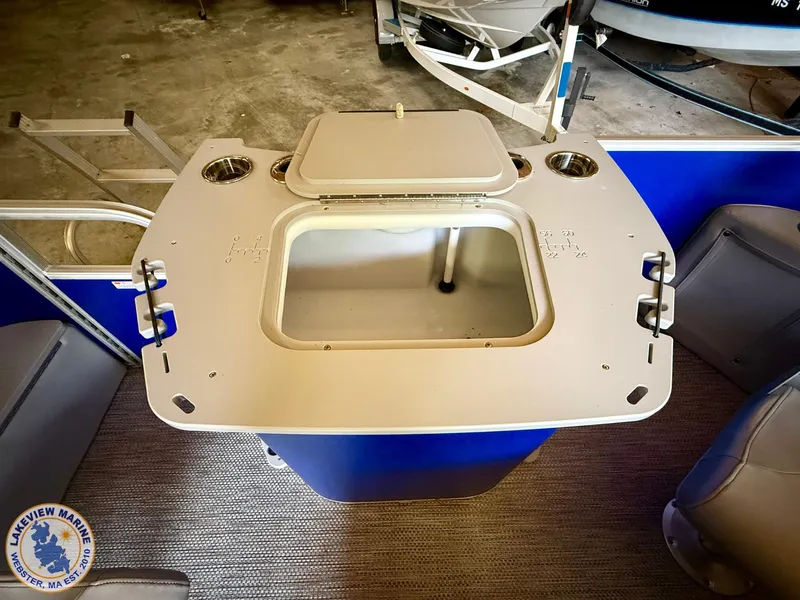 Slide: The Image of 2024 Bennington 20 SXSNP boat interior with storage compartment and cup holders. - 10