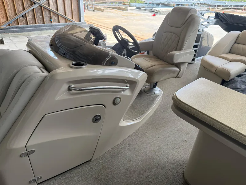 Slide: The Image of 2014 Bennington 2550 RCB boat interior with helm, seating, and controls. - 19