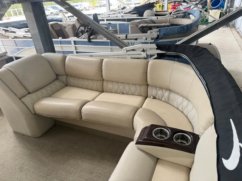 Slide: The Image of Luxurious seating on a 2014 Bennington 2550 RCB pontoon boat with cup holders. - 25