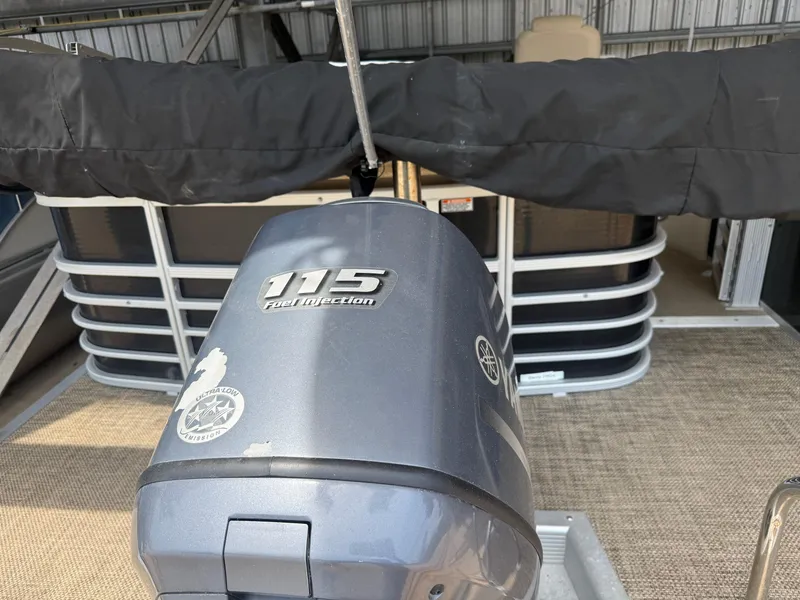 Slide: The Image of 2014 Bennington 2550 RCB pontoon boat with Yamaha 115 outboard motor in docked position. - 6