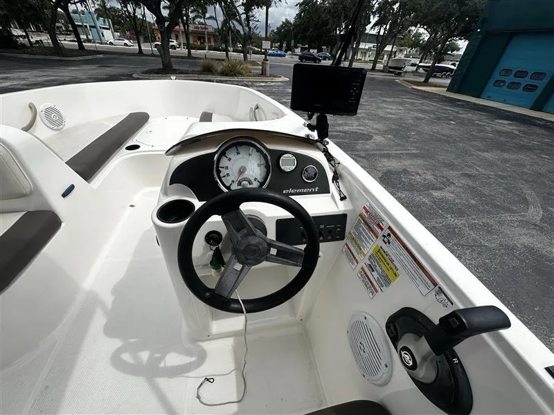 Slide: The Image of Bayliner Element E18 2020 - 7