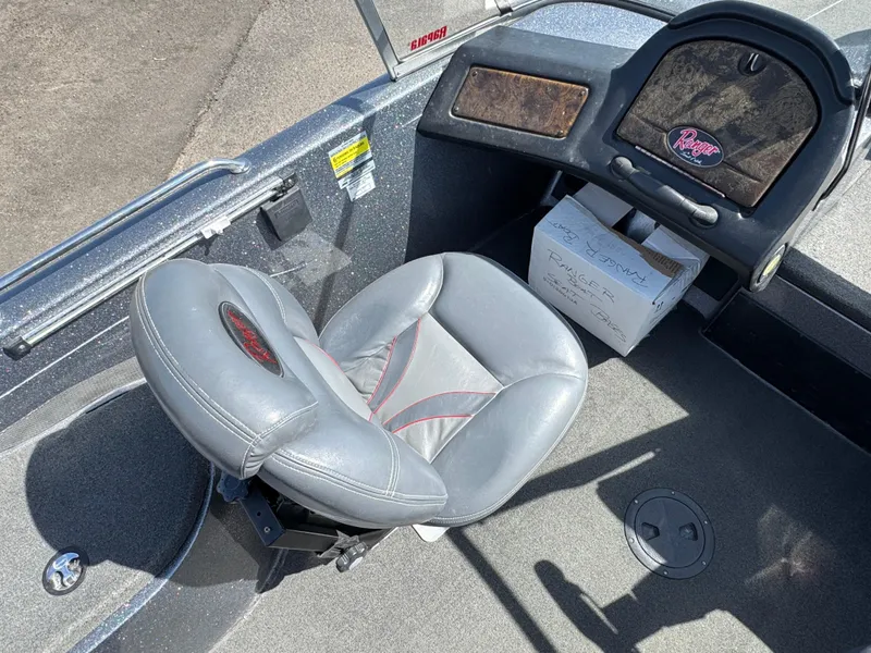 Slide: The Image of 2004 Ranger 619 VS Fisherman boat interior with gray seat and dashboard. - 7